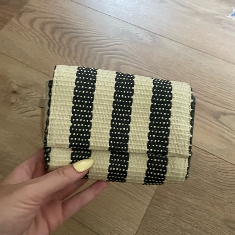 Black and Cream Striped Woven Bag - Picture 2 of 6